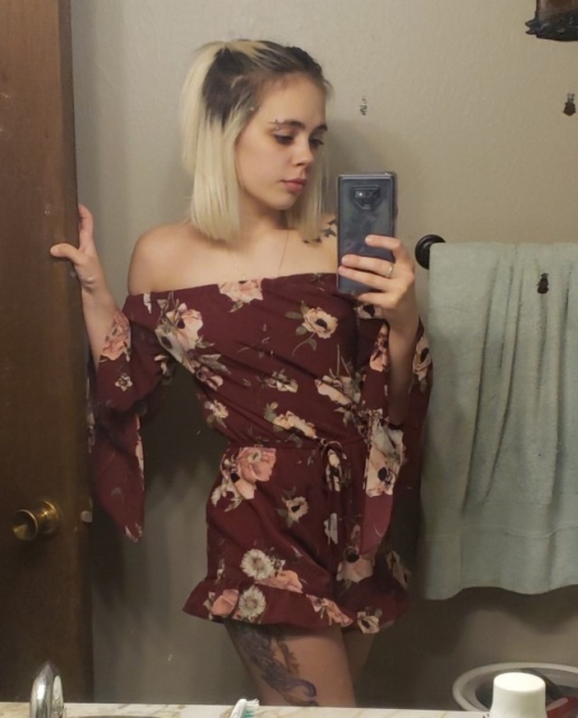 Girls In Sundresses (21 pics)