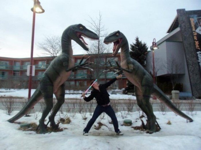 Funny Photos With Statues (23 pics)