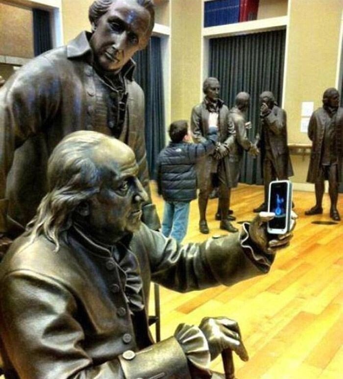 Funny Photos With Statues (23 pics)