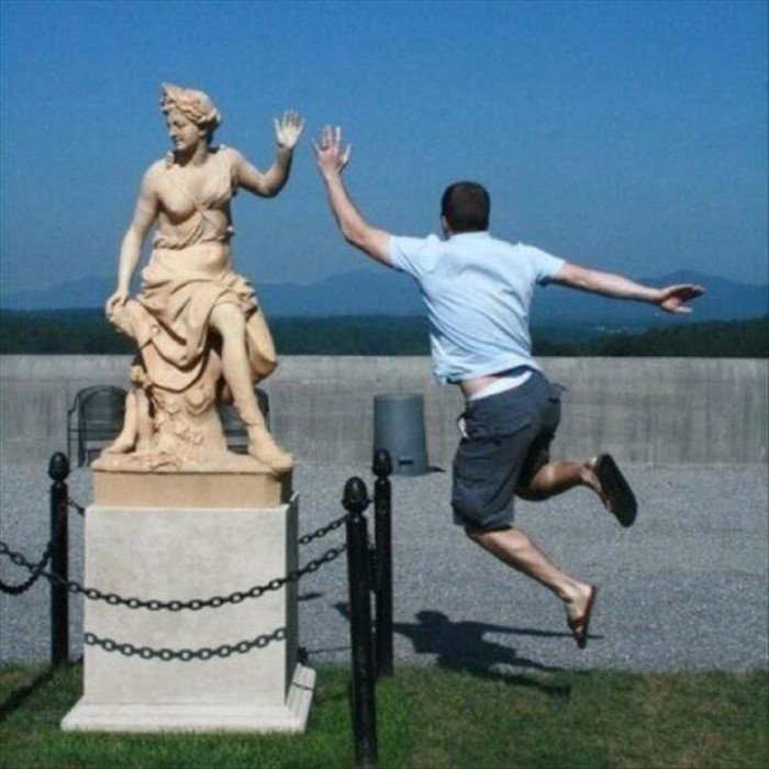 Funny Photos With Statues (23 pics)
