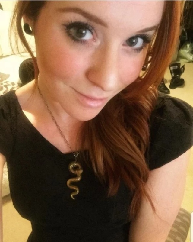 Redhead Girls (21 pics)