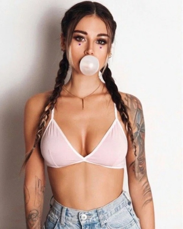 Tattooed Girls (21 pics)