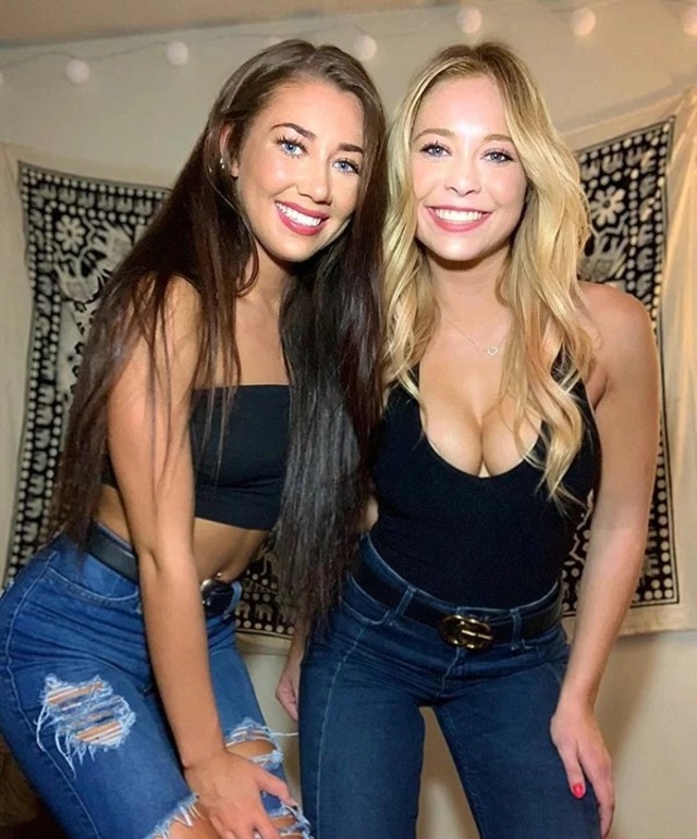 Girls In Tight Jeans (21 pics) Girls In Tight Jeans (21 pics)