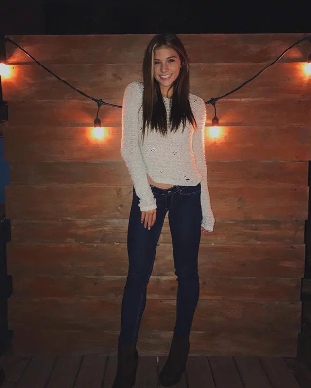 Girls In Tight Jeans (21 pics)