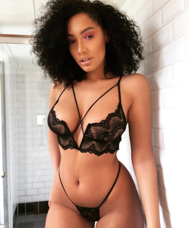 Girls In Lingerie (21 pics) Girls In Lingerie (21 pics)