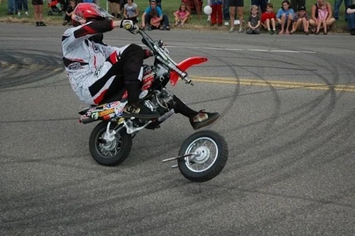 Right Moment (16 pics) Right Moment (16 pics)