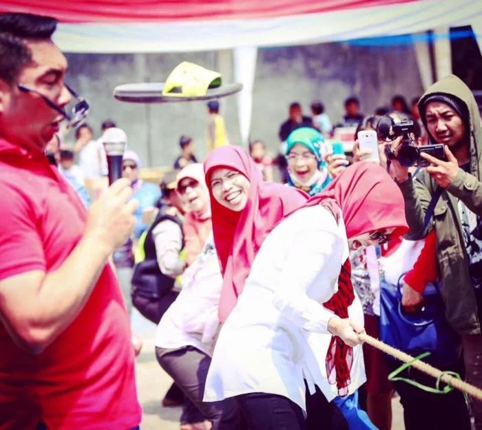 Right Moment (16 pics) Right Moment (16 pics)