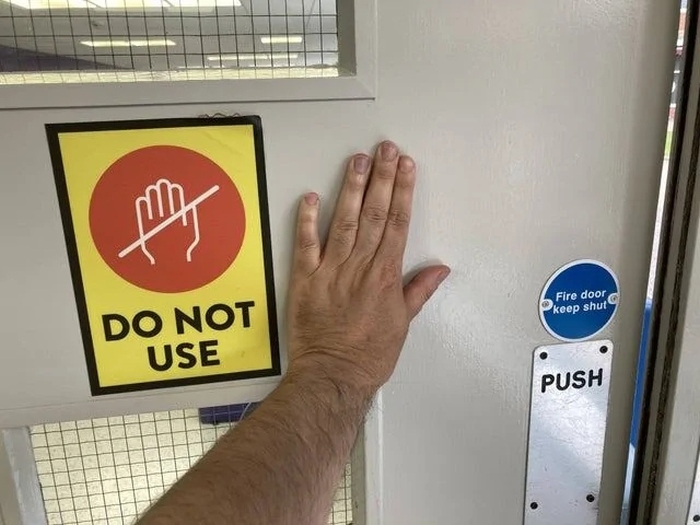 They Don't Care About The Rules (15 pics) They Don't Care About The Rules (15 pics)