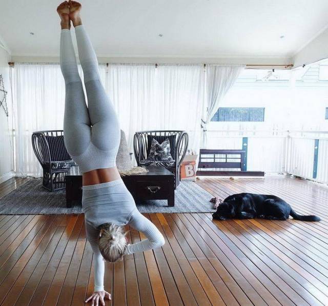 Slim Girls (22 pics) Slim Girls (22 pics)