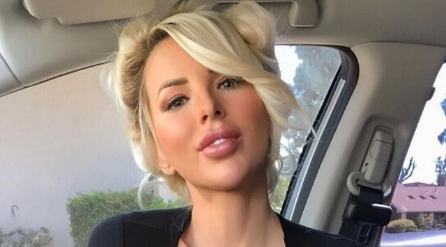 Busty Girls (20 pics) Busty Girls (20 pics)