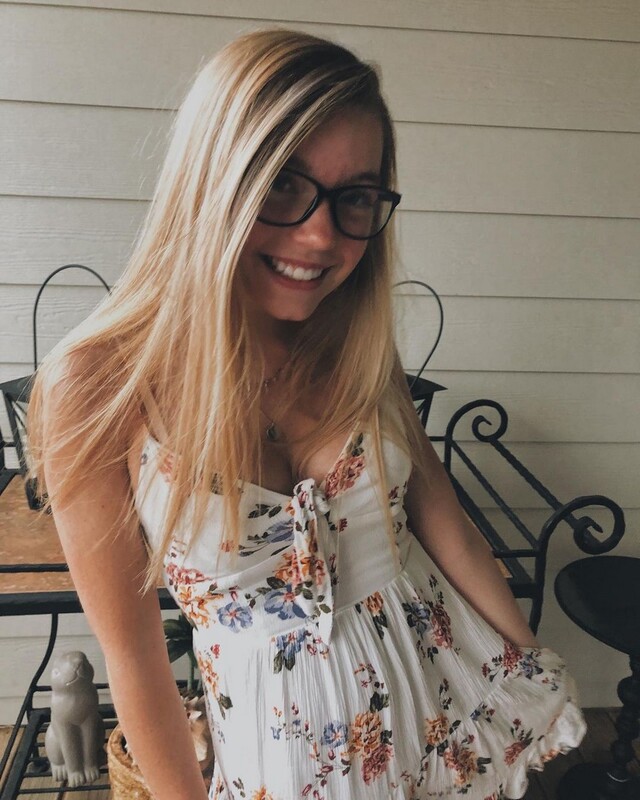 Girls In Sundresses (21 pics) Girls In Sundresses (21 pics)