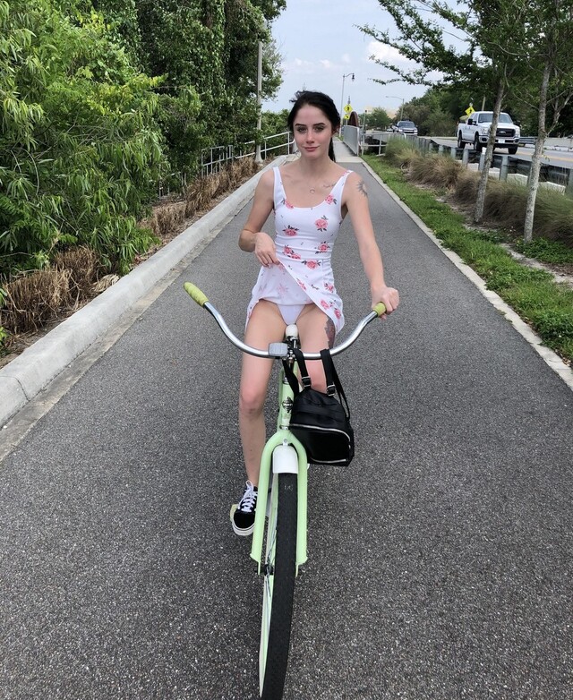 Girls In Sundresses (21 pics) Girls In Sundresses (21 pics)