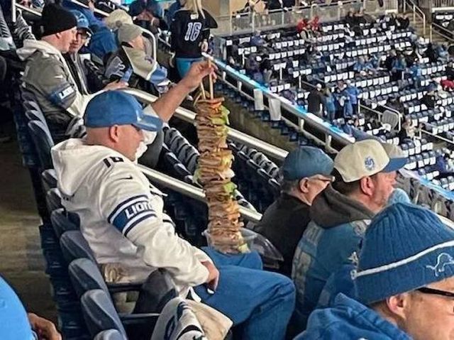 What Is Going On Here? (34 pics)