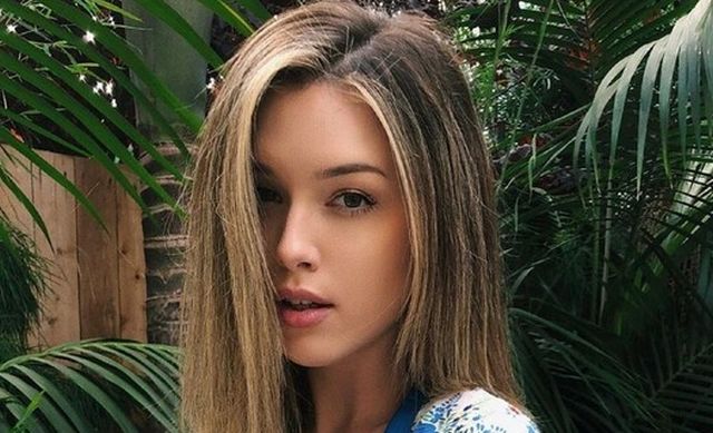 Braless Girls (21 pics)