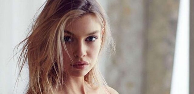 Girls In Lingerie (21 pics)