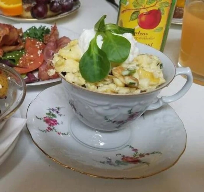 Crazy Food Serving (18 pics)