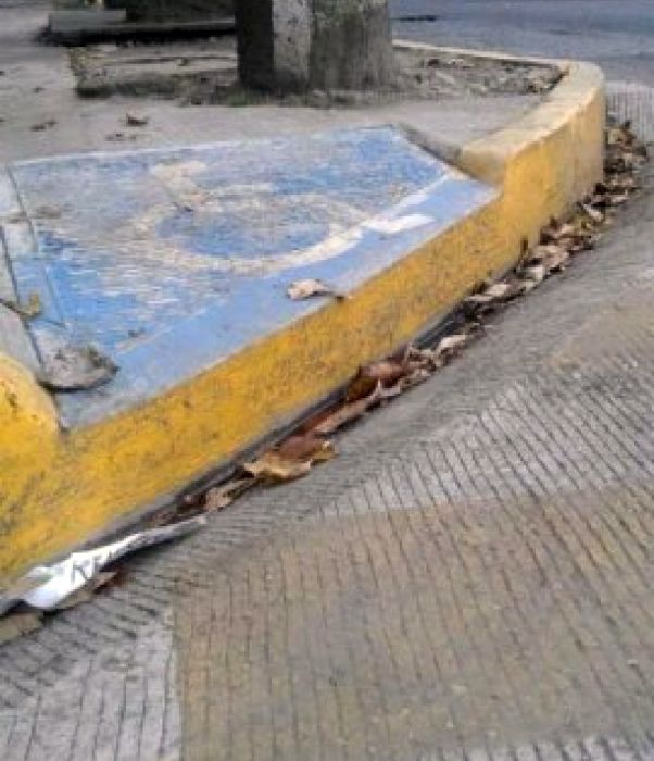 Awful Constructions (23 pics)