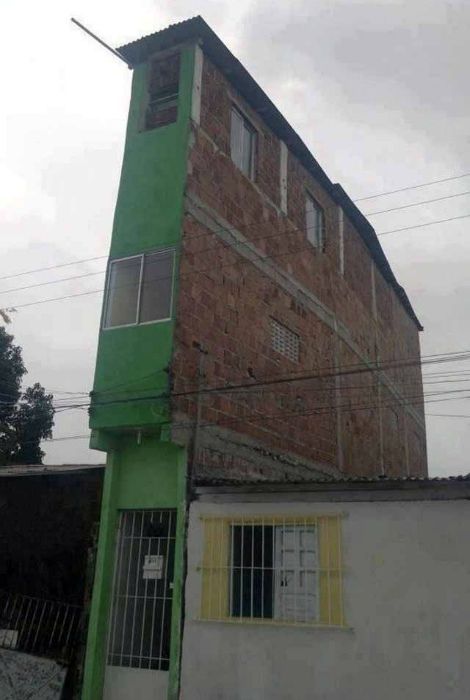 Awful Constructions (23 pics)