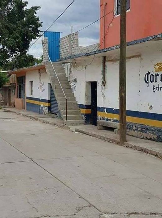 Awful Constructions (23 pics)