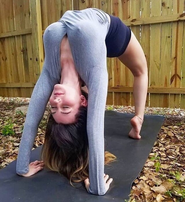 Braless Girls (21 pics)