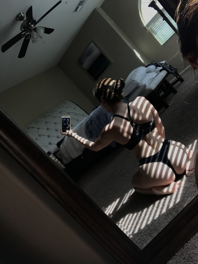 Rear View (21 pics)