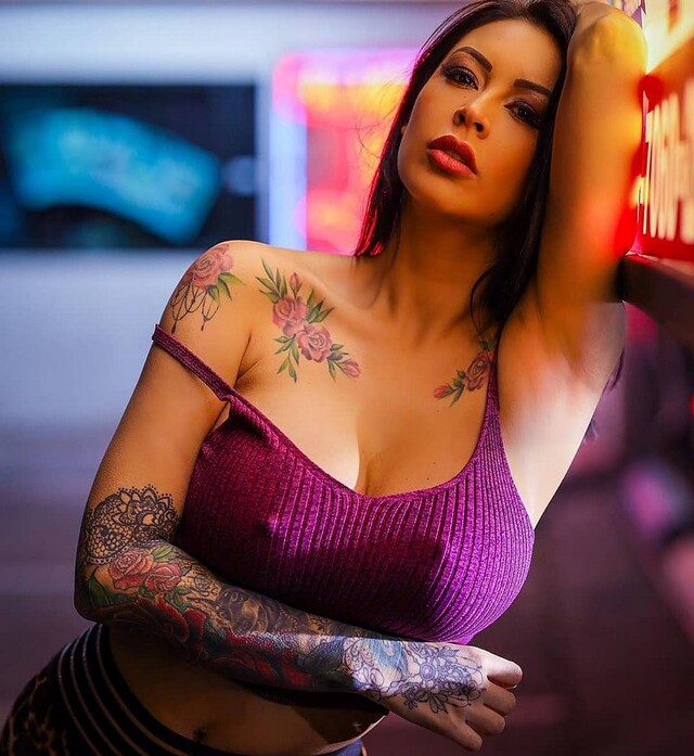 Braless Girls (20 pics)