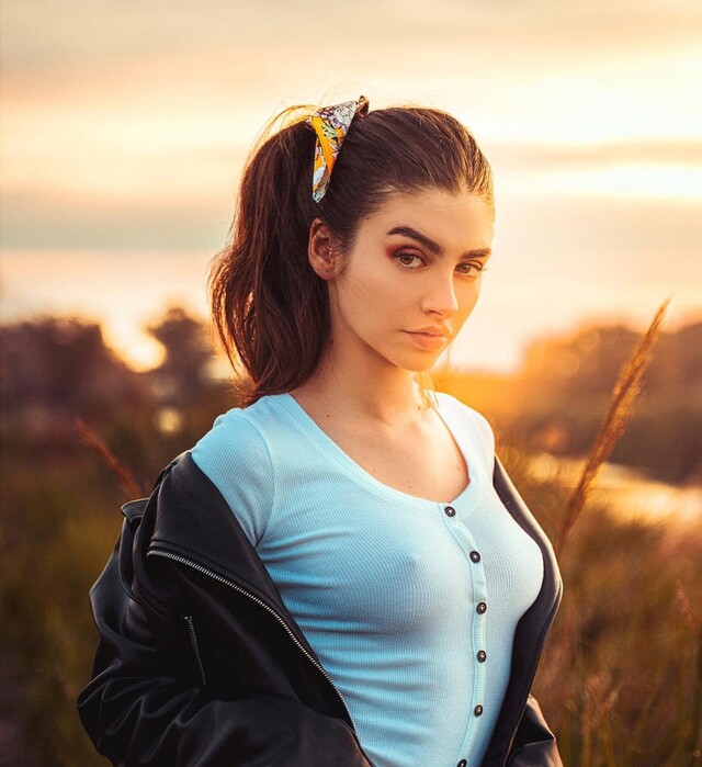Braless Girls (21 pics)