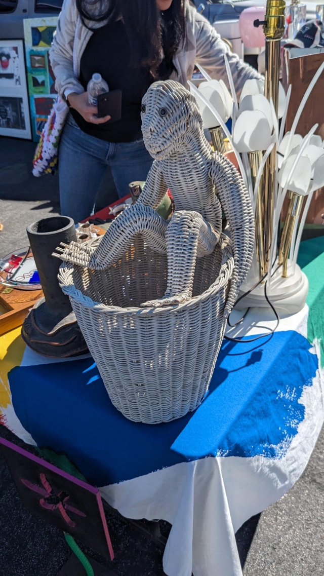 What Is Going On Here? (14 pics)