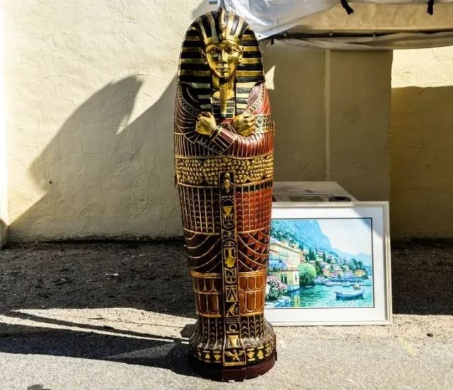 Strange Finds In Thrift Shops (15 pics)