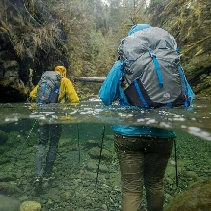 Atmospheric Hiking Photos (17 pics)