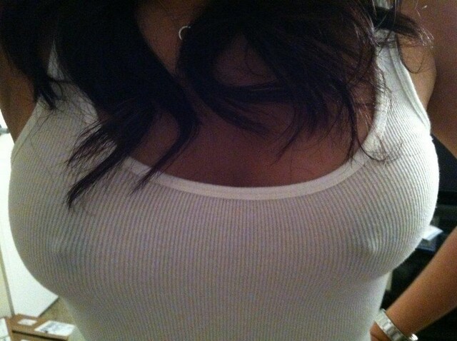 Braless Girls (21 pics)