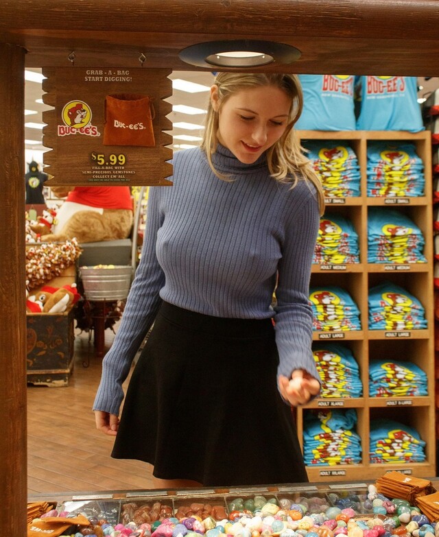 Braless Girls (21 pics)