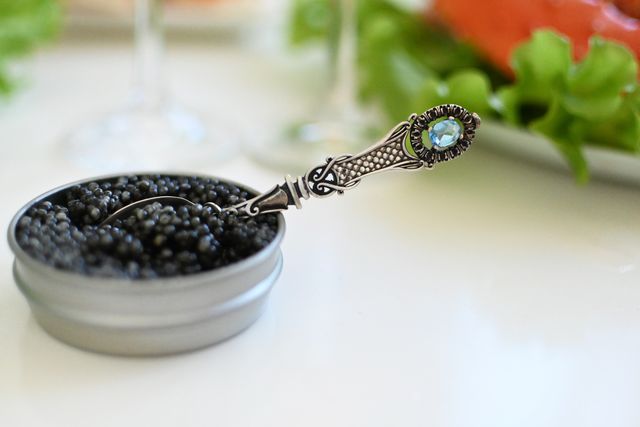 Affordable Luxury for Everyone: How to Buy Holiday Delicacies the Smart Way