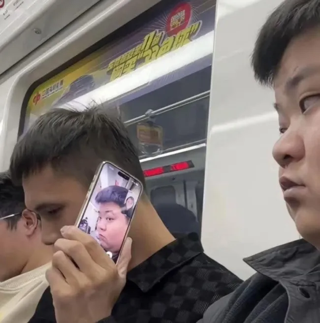 What Is Going On Here? (21 pics)