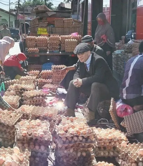 What Is Going On Here? (21 pics)