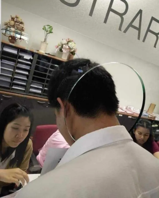 What Is Going On Here? (21 pics)