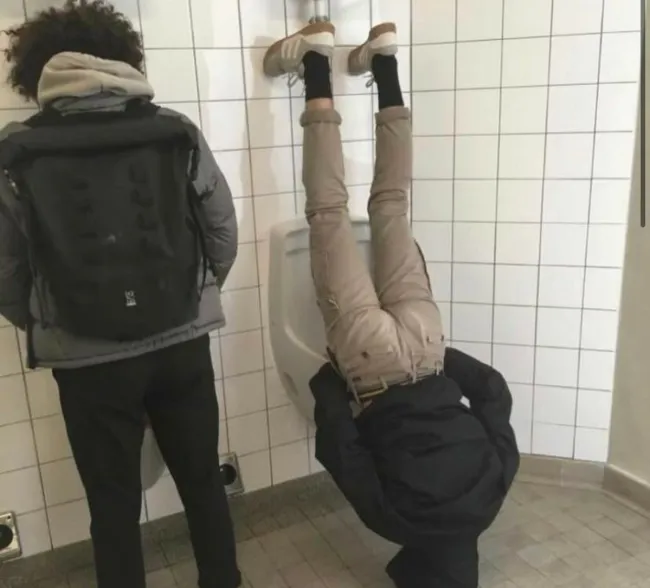 What Is Going On Here? (21 pics)