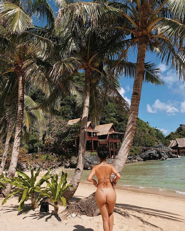 Bikini Girls (21 pics)