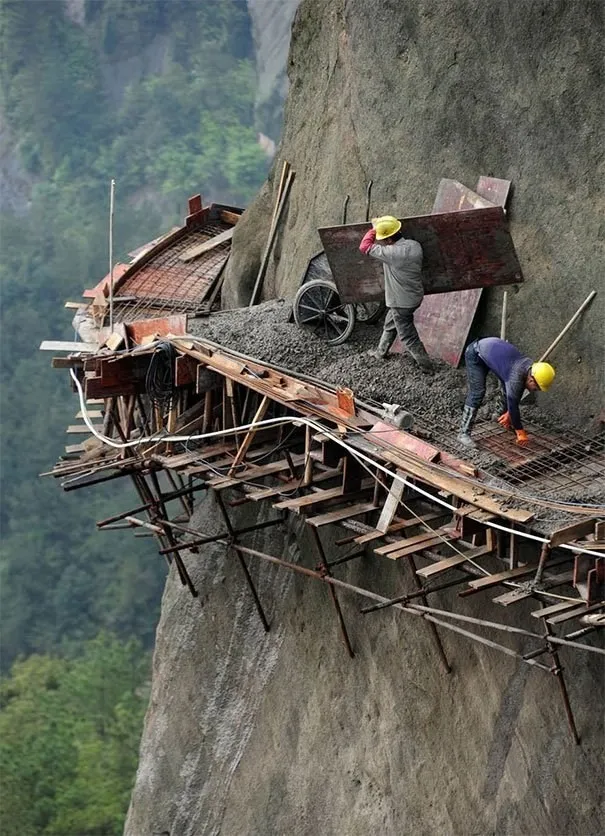 They Don't Care About Safety (24 pics)