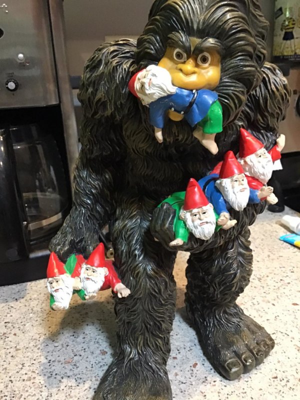 Weird Finds In Thrift Shops (15 pics)