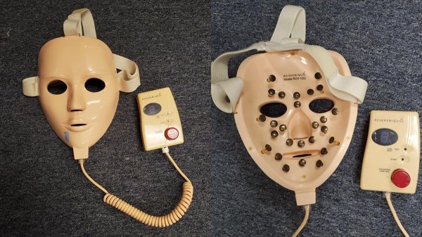 Weird Finds In Thrift Shops (15 pics)