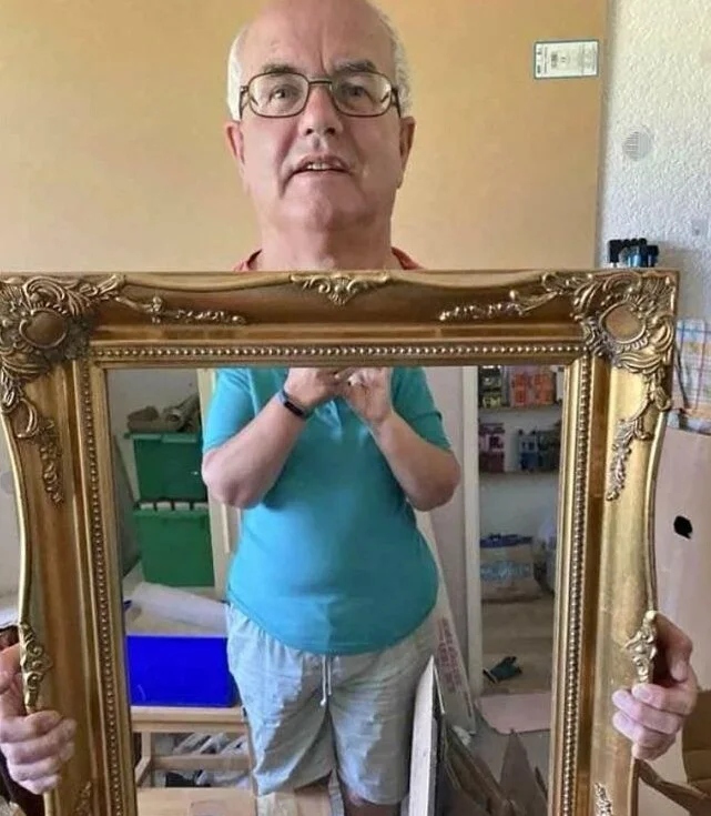 They're Trying To Sell Mirrors (21 pics)