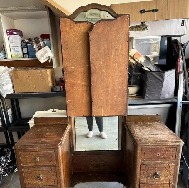 They're Trying To Sell Mirrors (21 pics)