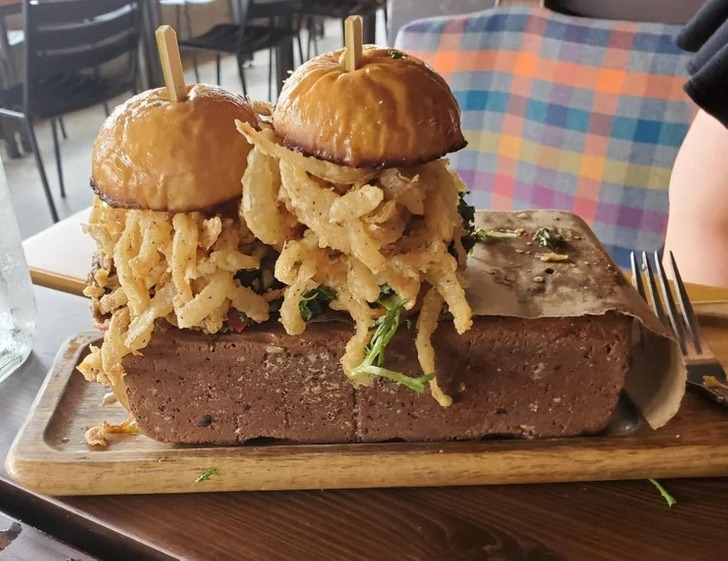 Weird Food Serving (15 pics)