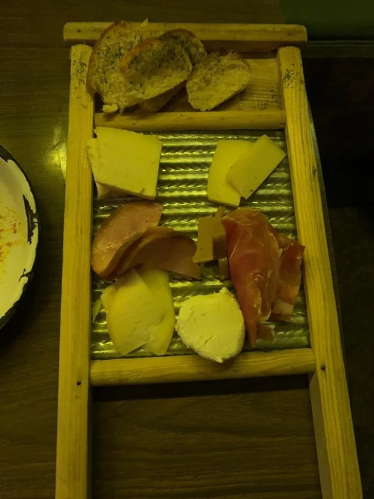 Weird Food Serving (15 pics)