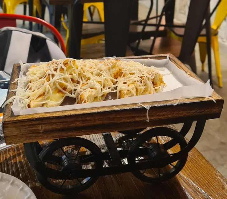 Weird Food Serving (15 pics)