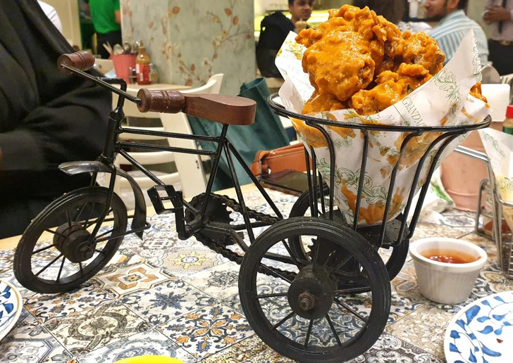 Weird Food Serving (15 pics)