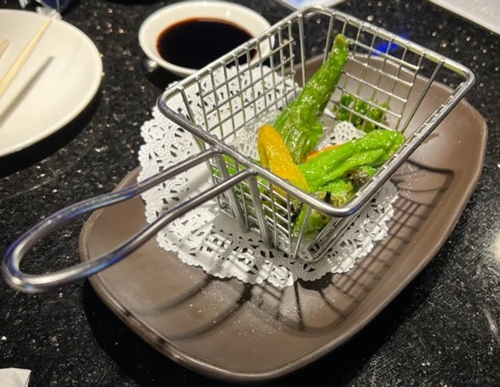 Weird Food Serving (15 pics)