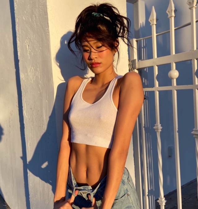 Braless Girls (21 pics)