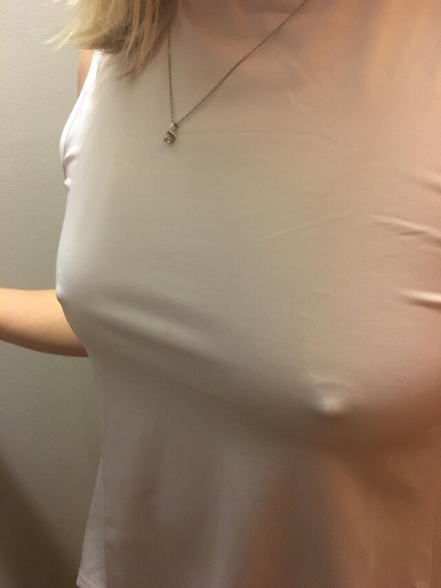 Braless Girls (21 pics)